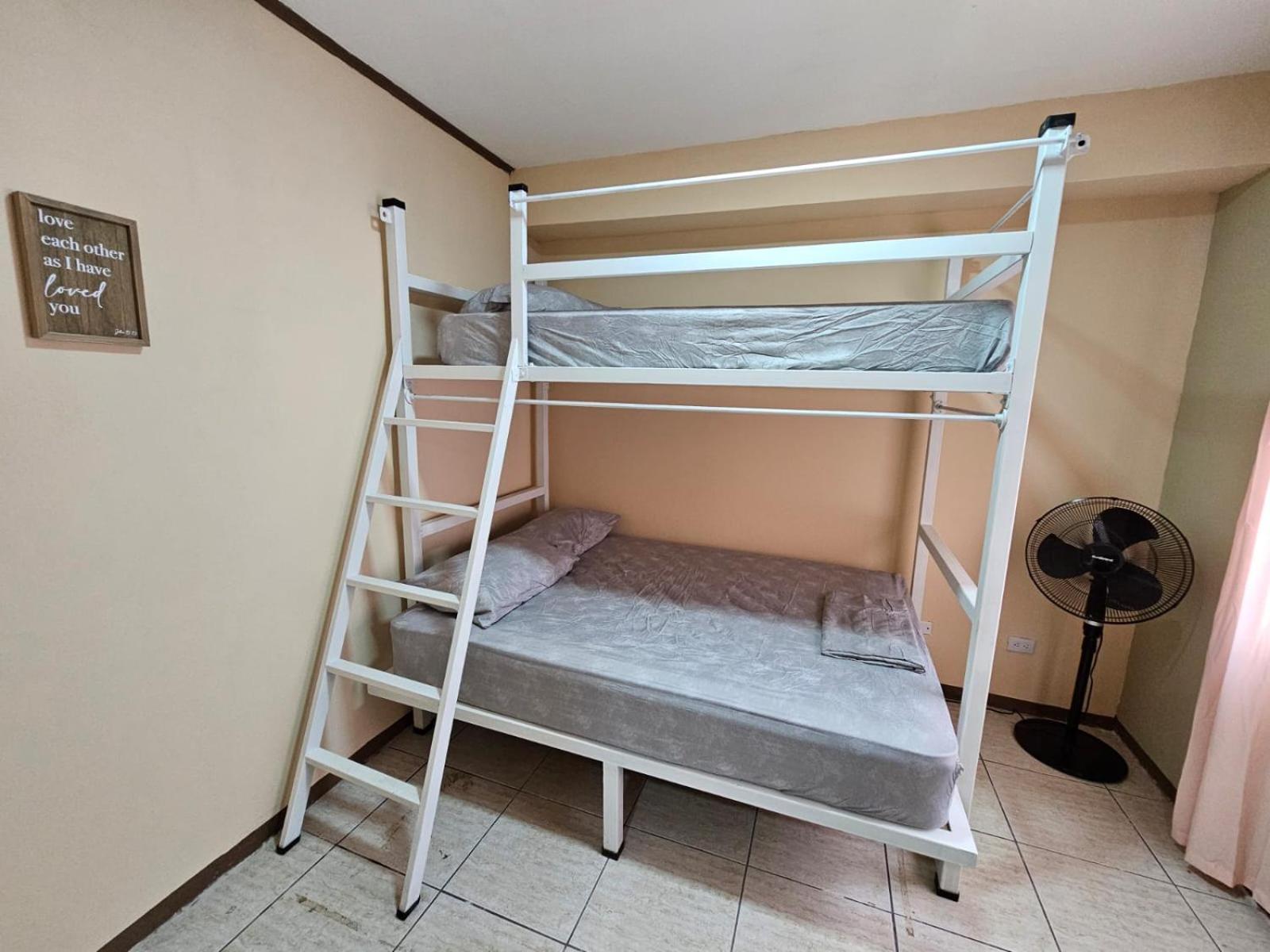 Hostel La Cali Inn San José Esterno foto